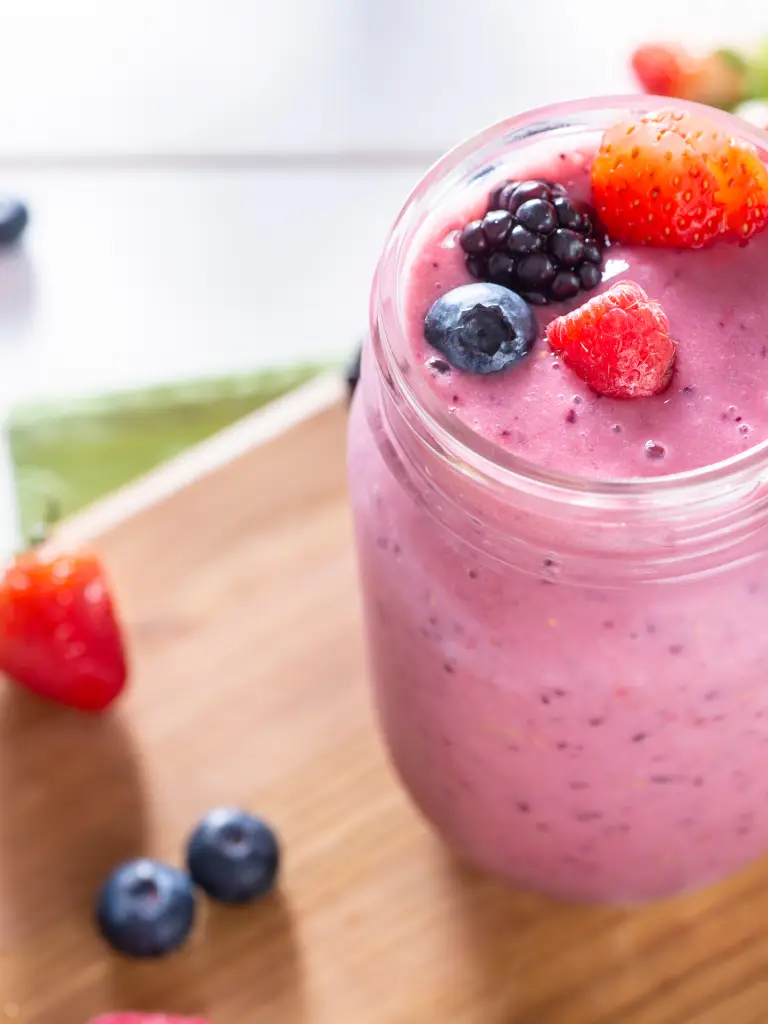 La recette parfaite pour l'endométriose : un smoothie anti-inflammatoire aux fruits rouges et curcuma